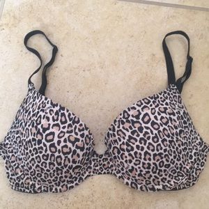 Victoria's Secret Pink 32 D bra in cheetah print